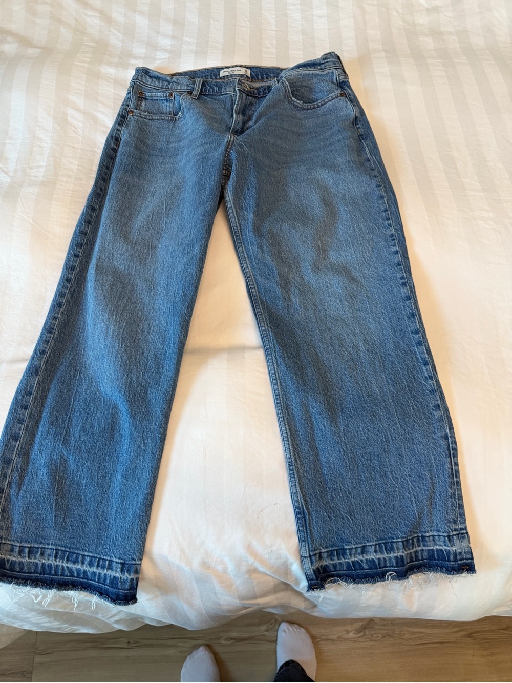 Abercrombie & Fitch Medium The Baggy Low Rise Jeans Sz 12/31 short